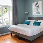 Aura Castle Pensión 4*