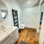 Aura Castle Pensión 4*