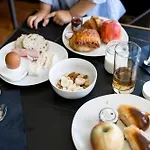 Aura Castle Pensión 4*