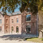 Aura Castle Pensión 4*