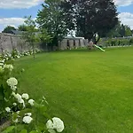 Aura Castle Pensión