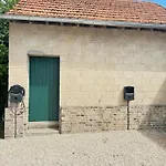 Aura Castle Pensión